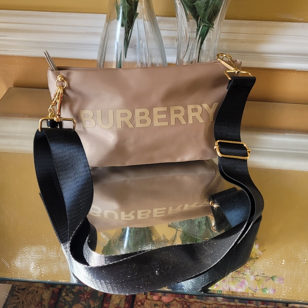 Burberry - Picture 3 of 15